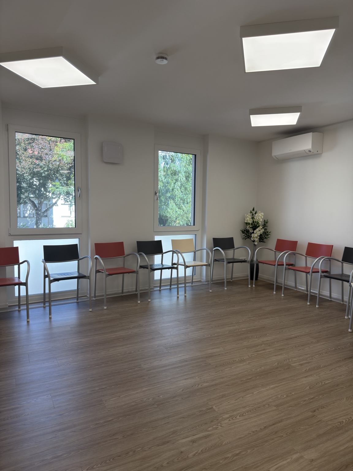 Wartebereich der Hausarztpraxis Grams & Junesch in Heilbronn
